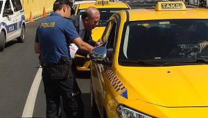 Türkiye genelinde eş zamanlı olarak gerçekleştirilen yaya geçidi uygulama denetimi Kartal'da da uygulandı.