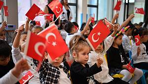 BEYLİKDÜZÜ’NDEKİ MİNİKLER İSTANBUL’UN KURTULUŞUNU KUTLADI