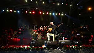 ONUR AKIN VE AYDİLGE ATAŞEHİR’DE KONSER VERDİ