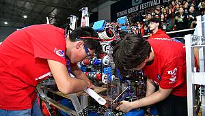 ROBOTLAR PENDİK'TE KIYASIYA YARIŞTI