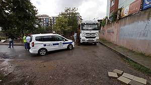 Tuzla Belediyesi Zabıta Ekiplerinden Kaçak Döküme Suçüstü
