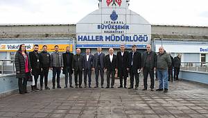 BAYRAMPAŞA HALİ’NDEN KÜÇÜKÇEKMECELİLERİN SOFRASINA GIDA DESTEĞİ