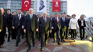 İSTANBUL İRADESİNİ GÖSTERDİ. 200 BİNDEN FAZLA VATANDAŞ SARAÇHANE'Yİ DOLDURDU; İMAMOĞLU'NA SAHİP ÇIKTI