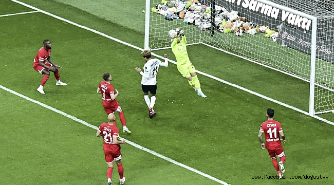 Cenk Tosun'un penaltı kaçırdığı mücadelede Beşiktaş ile Antalyaspor golsüz berabere kaldı