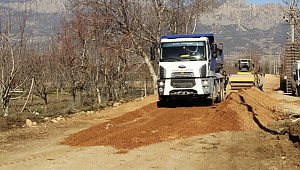 Elmalı Akçay-Armutlu Bağlantı Yolunda Asfalt Çalışması