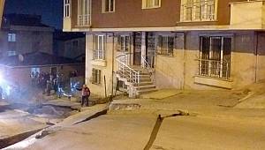 İstanbul'da yol yarıldı, binalar boşaltıldı