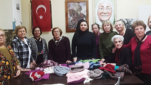 Kartallı Kadınların Ördükleri Atkı ve Bereler Depremzedelere Gönderiliyor
