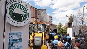 İBB Hiranur Vakfı'nın Kaçak Yapılarına Acımadı