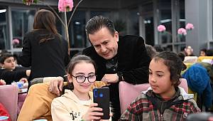 Şadi Yazıcı Miniklerle Oruç Açtı