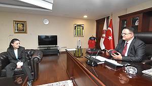 Depremzedelere Bağışladı!