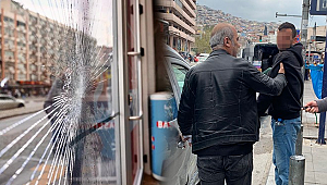 CHP Konak Seçim Bürosu'na Taşlı Saldırı Gerçekleşti.