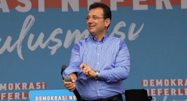 28 Mayıs İçin Ceketini Yine Çıkardı