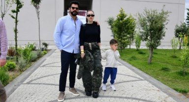 Burak Özçivit-Fahriye Evcen çifti, önceki gün Ataşehir'de gerçekleşen çocuk festivaline katıldı.