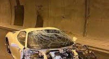 Ünlü modifiyeci Ünal Turan, Ferrari ile kaza yaptı