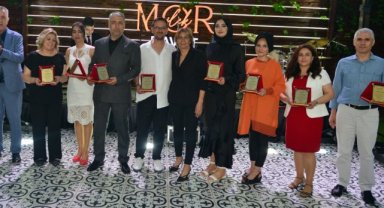 10. YILA RENKLİ DEFİLE