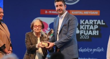 Kartal Kitap Fuarı'nda Onur Ödülü Dayıoğlu'nun!