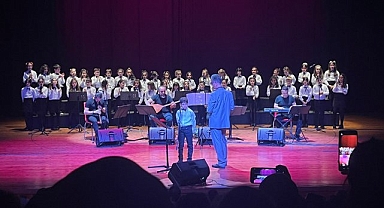 NİHAT ERİM İLKÖĞRETİM OKUL KOROSUNDAN MÜTHİŞ PERFORMANS