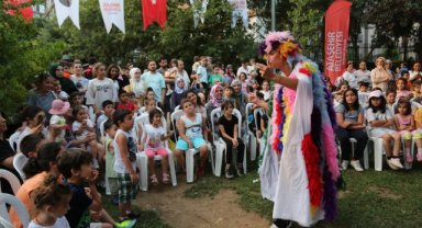 ATAŞEHİRLİLER AÇIK HAVADA SİNEMA VE TİYATRO KEYFİ YAŞADI