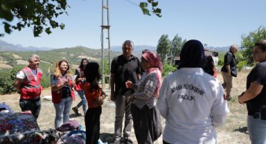KOZAN'DA DEPREMDEN ETKİLENEN VATANDAŞLARI BAŞKAN ZEYDAN KARALAR YALNIZ BIRAKMADI