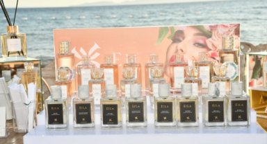 ÜNLÜLERDEN BODRUM'DA ŞIK BULUŞMA