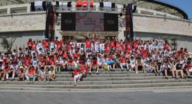 ATAŞEHİRLİ ÇOCUKLAR, STADYUM ATMOSFERİNİ YAŞAMA FIRSATI BULDULAR