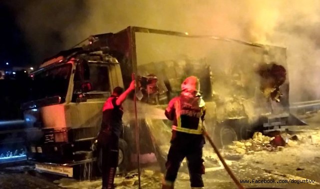 Aydın'da Gıda Zinciri Kamyonu Yandı