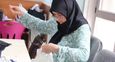 Eski Kıyafetler Üretim Atölyesinde Dönüşüyor!