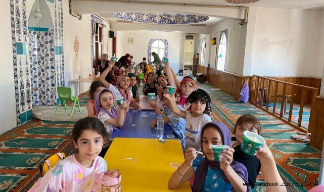 KUR’AN KURSLARINDAKİ ÇOCUKLARA DONDURMA DAĞITILDI