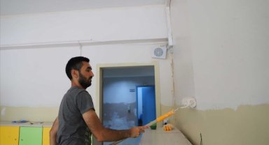 OKULLARDA 40 BİN METREKARE ALAN BOYANDI