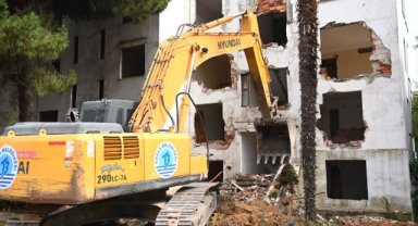 Tuzla’da Marmados Sitesi, Kentsel Dönüşüm Çerçevesinde Yıkıldı