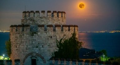 Yedikule Hisarı'nda Dolunaya Özel Fenerli Gece Turu