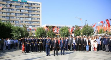 Zafer Bayramı Çelenk Töreni İle Kutlandı