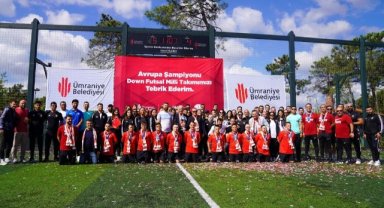 Başkan Yıldırım Avrupa Şampiyonu Futsal Milli Takımını Ağırladı