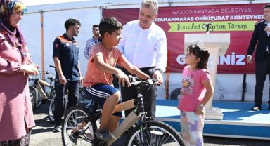 Gaziosmanpaşa Belediyesi Depremzede Çocuklara Bisiklet Hediye Etti