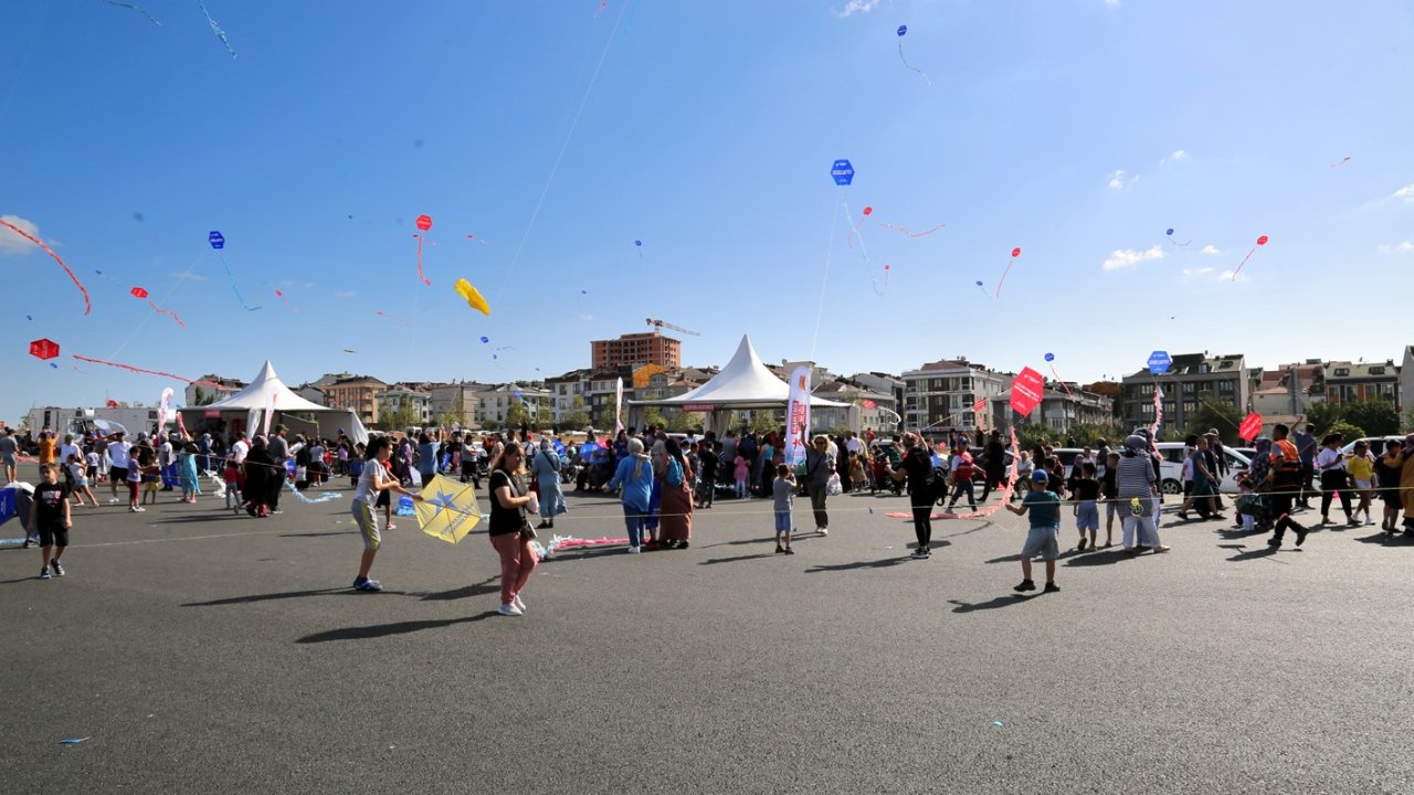 Küçükçekmece’de 10 Bin Uçurtma Gökyüzüyle Buluştu