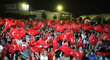 Küçükçekmece’de Filenin Sultanları İçin Dev Ekran Kuruldu