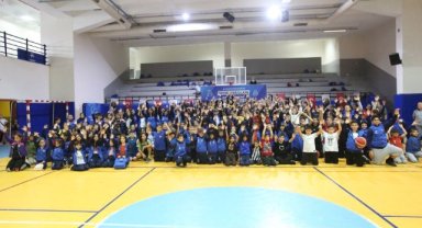 3 Bin 600 Öğrenciye Spor Malzemesi Dağıtıldı