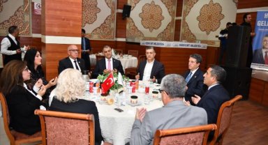 Esenyurt Belediye Başkanı Kemal Deniz Bozkurt, Muhtarlarla Bir Araya Geldi