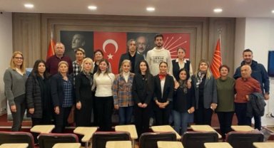 CHP KARTAL KADIN KOLLARIN'DAN KADINA YÖNELİK ŞİDDETE KARŞI EŞ ZAMANLI AÇIKLAMA