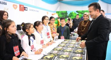100 İlkokul Öğrencisinin Eseri 'Yıldız Sütü' Kitabında Toplandı