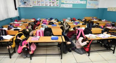 60 Bin Öğrenciye Deprem Bilinci Eğitimi