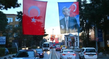 BEŞİKTAŞ’TA SUUDİ ARABİSTAN BAŞKONSOLOSLUĞU’NUN OLDUĞU SOKAK ATATÜRK, FAHREDDİN PAŞA GÖRSELLERİ VE TÜRK BAYRAKLARIYLA DONATILDI