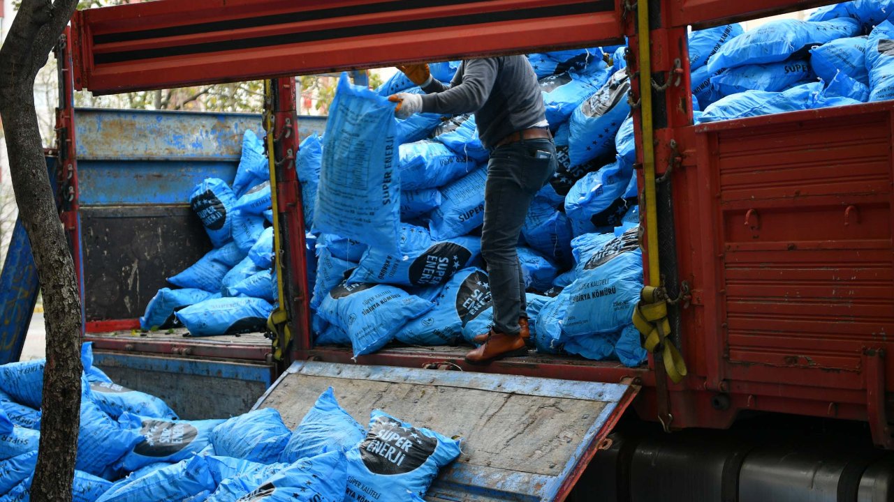 BEYLİKDÜZÜ BELEDİYESİ TARAFINDAN 90 TON YAKACAK YARDIMI