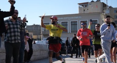 Depremzedelere destek için 83 gün boyunca her gün maraton koştu