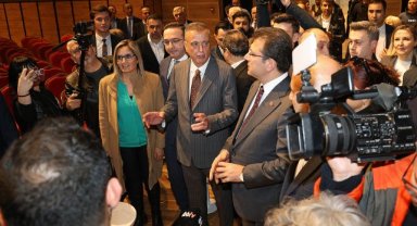  İBB BAŞKANI EKREM İMAMOĞLU, ATAŞEHİR BELEDİYESİ İNAL AYDINOĞLU KÜLTÜR MERKEZİ’Nİ ZİYARET ETTİ