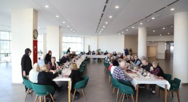 Kartal Belediyesi’nden Huzurevi Sakinlerine Yılbaşı Ziyareti