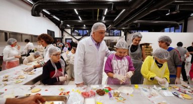 YENİ YIL KURABİYELERİ BESLENME SAATİ İÇİN HAZIRLANDI