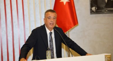 Ataşehir Belediye Başkanı Battal İlgezdi, Cumhuriyet Halk Partisi'nden İstifa etti