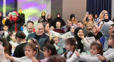 Başkan Turan'ın Katılımıyla Çocuk Durakları Karne Töreni Gerçekleştirildi