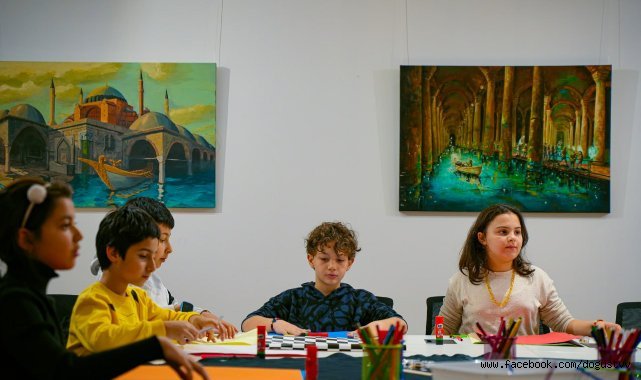 Çocuklar Kadırga Sanat Galerileri'ndeki Benim Adım Picasso Kübik Kolaj Atölyesi'nde Buluşuyor